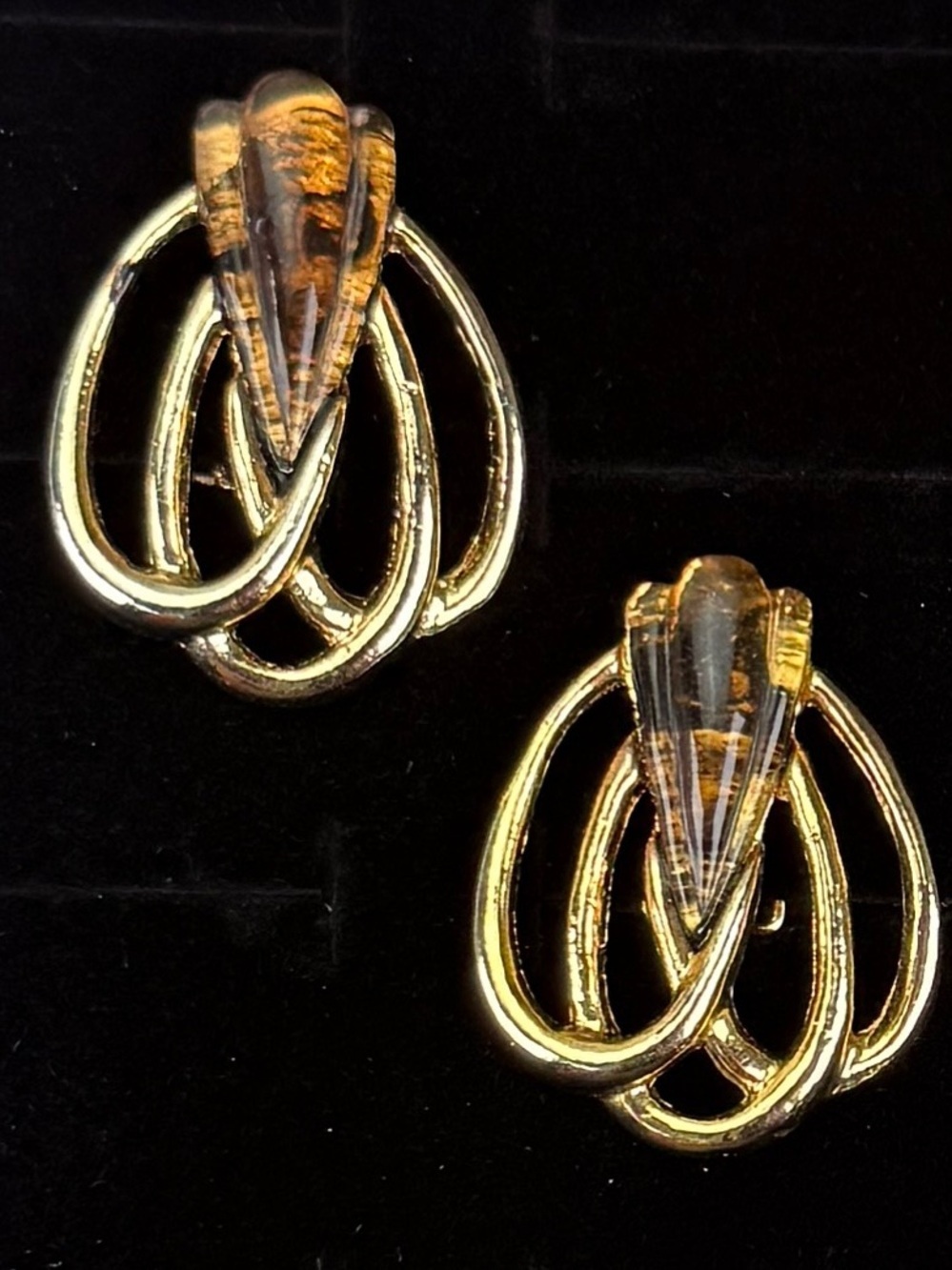 Vintage goldtone and brown clip on earrings